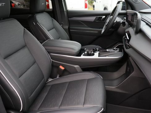 Certified 2026 Buick Enclave Sport Touring w/ Power Package image 33