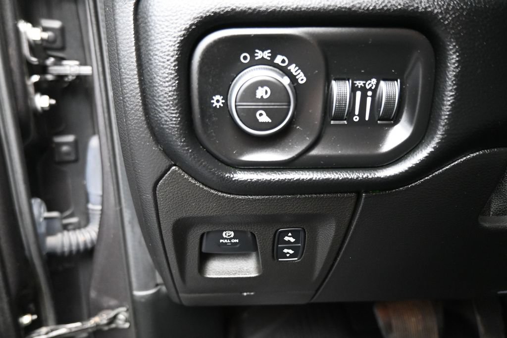 Used 2019 RAM 1500 Big Horn AWD/4WD image 12
