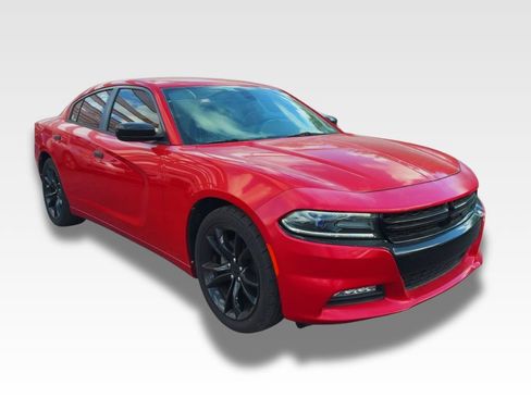 Used 2016 Dodge Charger SXT image 2