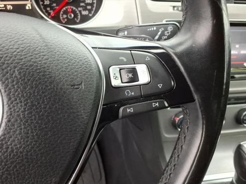 Used 2015 Volkswagen Golf TDI S image 31