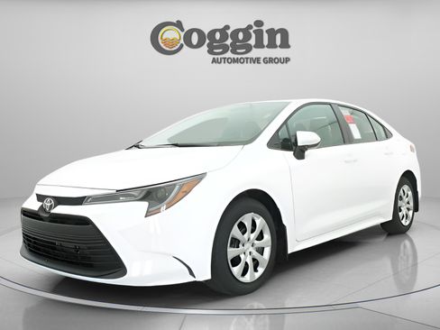 Certified 2025 Toyota Corolla LE FWD image 1