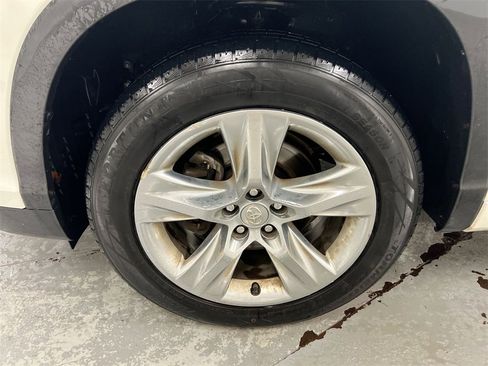 Used 2015 Toyota Highlander Limited image 26