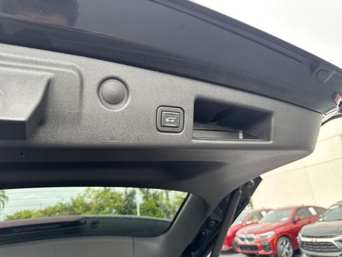Used 2024 Chevrolet Equinox Premier FWD image 12