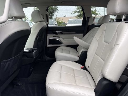 Used 2022 Kia Telluride EX w/ EX Premium Package AWD/4WD image 11