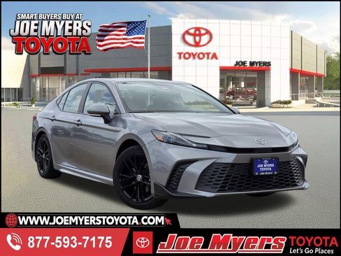 Used 2025 Toyota Camry SE FWD image 1
