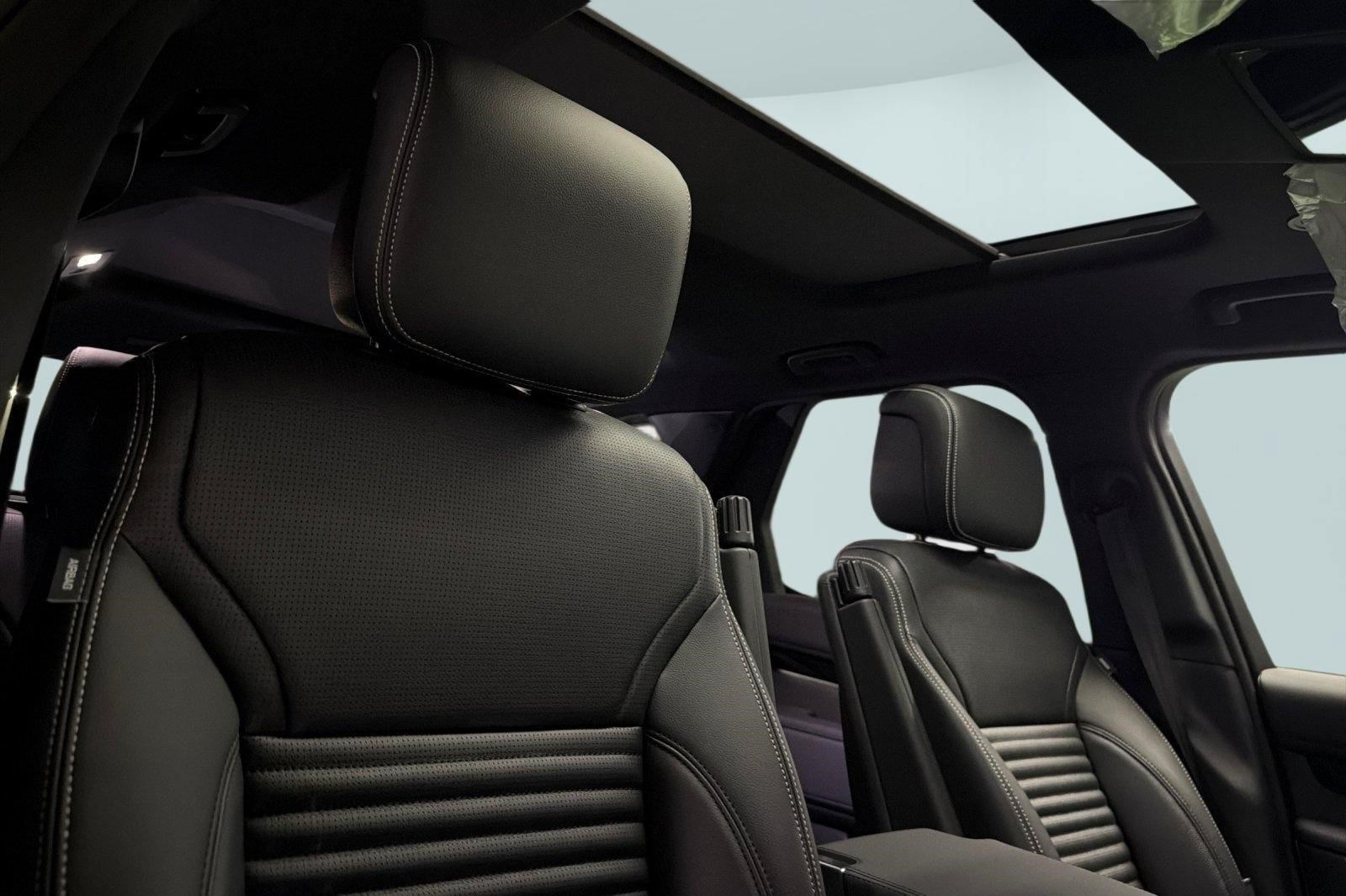 New 2026 Land Rover Discovery S AWD/4WD image 23