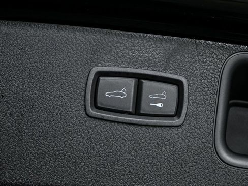 Used 2026 Porsche Macan AWD/4WD image 32