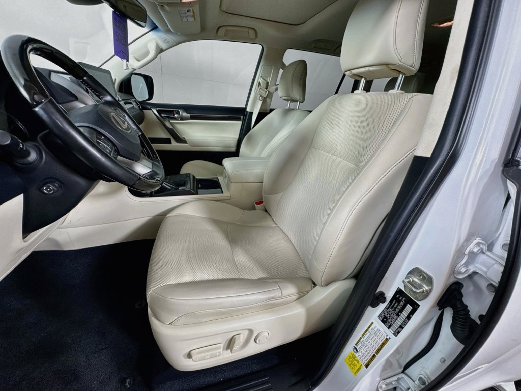 Used 2023 Lexus GX 460 Premium w/ Accessory Package AWD/4WD image 25