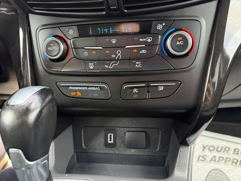 Used 2017 Ford Escape SE w/ SE Sport Appearance Package AWD/4WD image 31