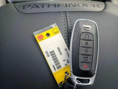 New 2026 Nissan Pathfinder Platinum image 40