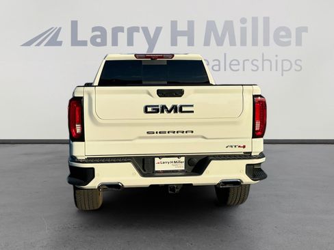 Used 2025 GMC Sierra 1500 AT4 w/ Technology Package AWD/4WD image 4