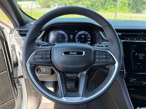 Certified 2024 Jeep Grand Cherokee L Laredo AWD/4WD image 15
