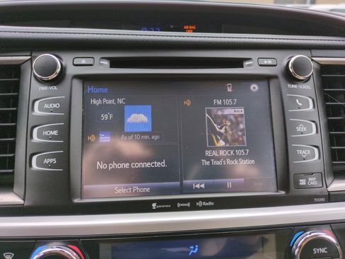 Used 2019 Toyota Highlander XLE FWD image 22