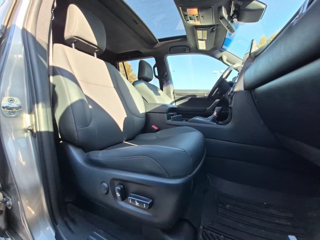 Used 2023 Lexus GX 460 Premium w/ Premium Package AWD/4WD image 22