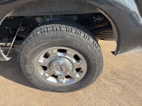 Used 2014 Ford F250 XLT w/ XLT Premium Package image 9