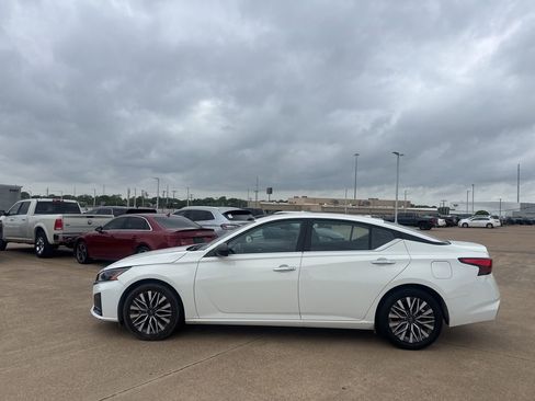 Certified 2025 Nissan Altima 2.5 SV image 12