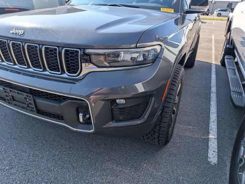 Used 2024 Jeep Grand Cherokee Overland w/ Luxury Tech Group IV AWD/4WD image 2