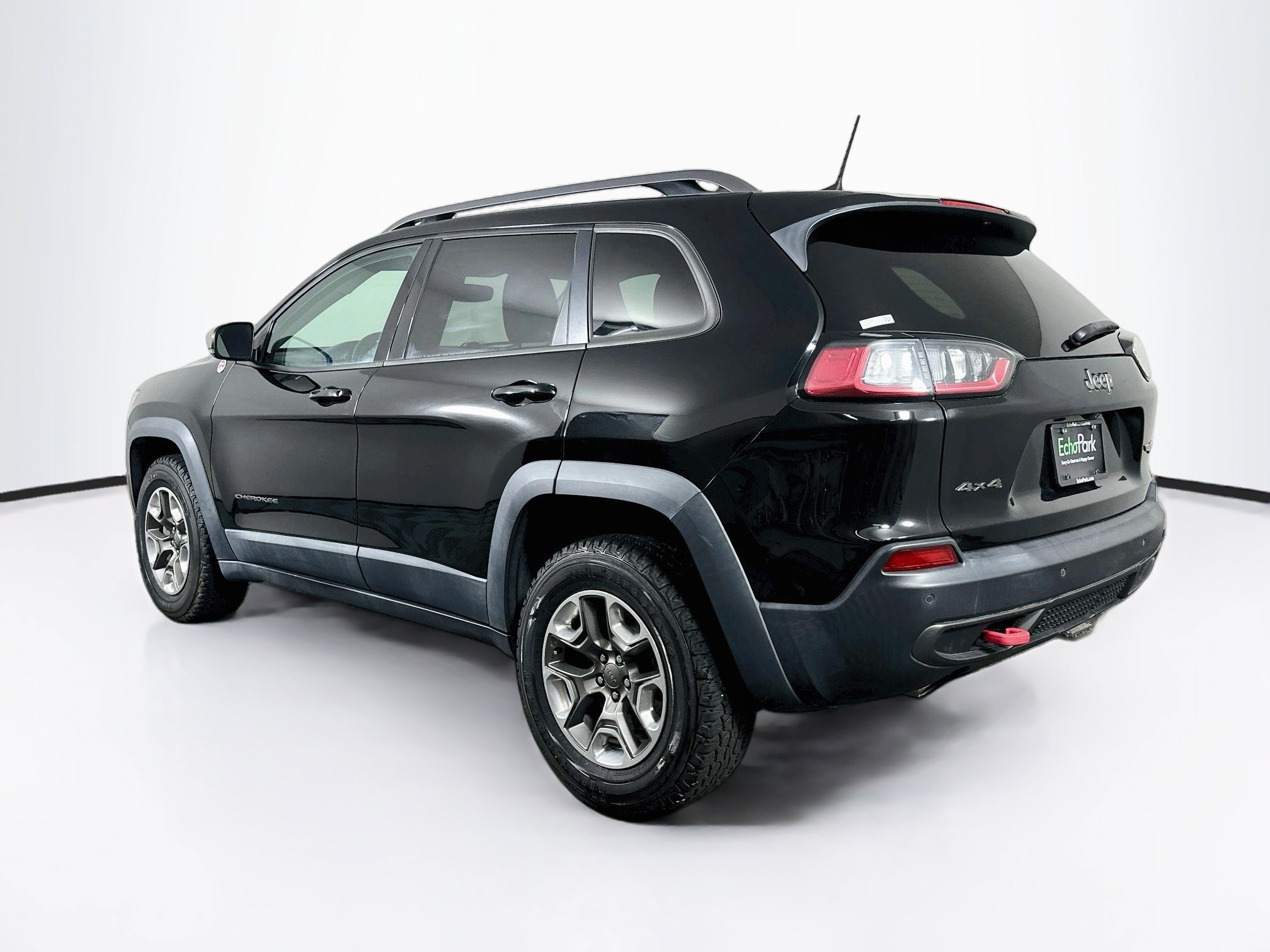 Used 2019 Jeep Cherokee Trailhawk AWD/4WD image 5
