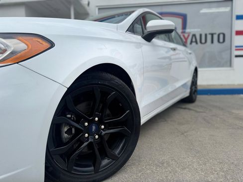 Used 2020 Ford Fusion SE w/ Equipment Group 151A FWD image 5