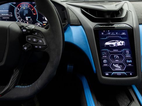 Used 2025 Lamborghini Revuelto image 41