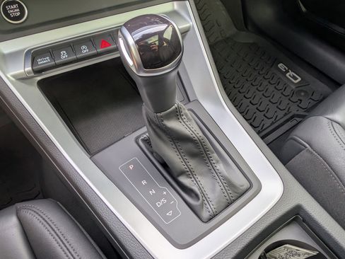 Used 2023 Audi Q3 2.0T Premium image 31