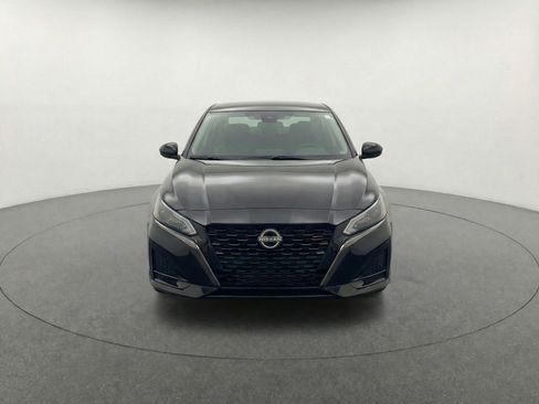 Used 2024 Nissan Altima 2.5 SV image 2