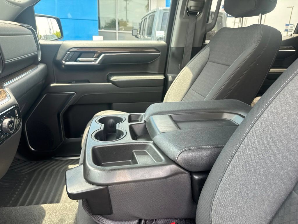 Used 2023 Chevrolet Silverado 1500 LT AWD/4WD image 17