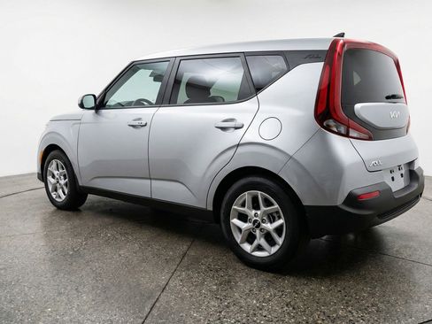 Used 2025 Kia Soul LX w/ LX Technology Package FWD image 5