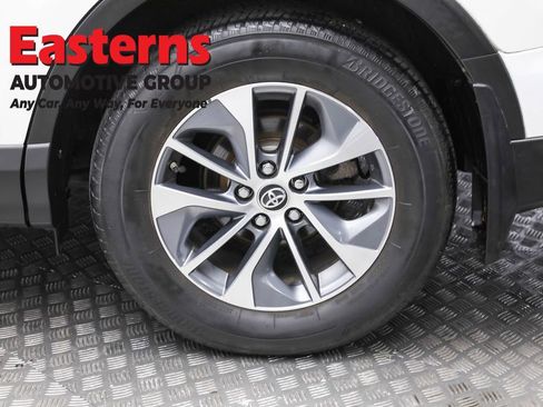 Used 2018 Toyota RAV4 XLE w/ Convenience Package image 8