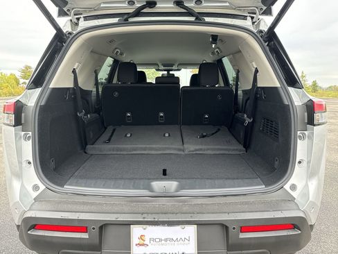 New 2025 Nissan Pathfinder SV w/ Black Appearance Package image 32