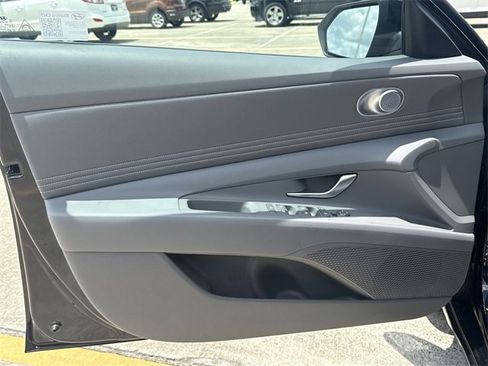 New 2025 Hyundai Elantra SEL image 9