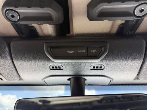 Used 2023 Jeep Gladiator Willys image 16