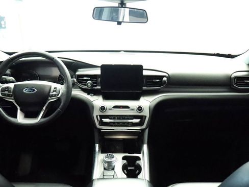 Used 2023 Ford Explorer XLT w/ Equipment Group 202A image 27