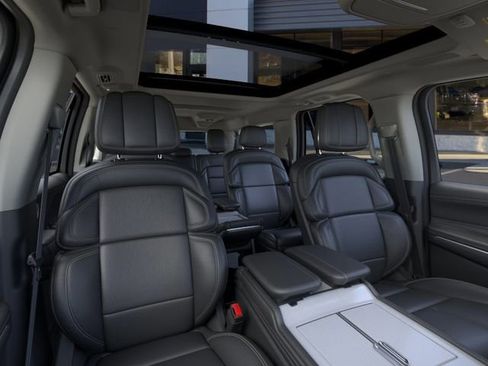 New 2026 Lincoln Navigator L Reserve AWD/4WD image 11