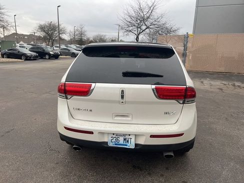 Used 2012 Lincoln MKX FWD image 4