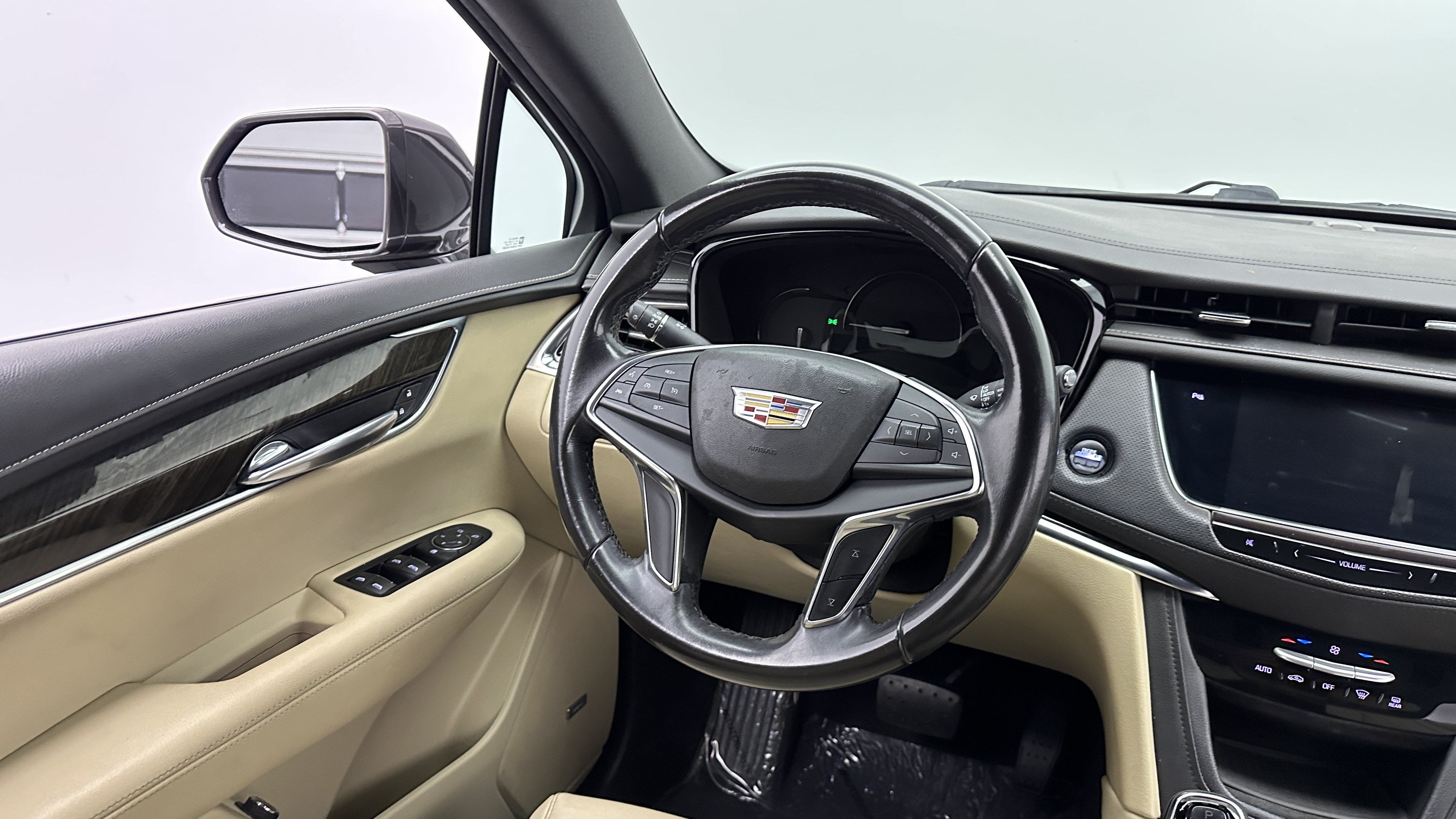 Used 2018 Cadillac XT5 FWD w/ LPO, Wheel Lock Package image 33