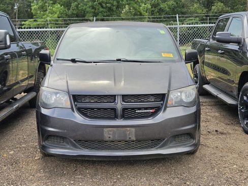Used 2015 Dodge Grand Caravan SE w/ Quick Order Package 29E SE FWD image 2