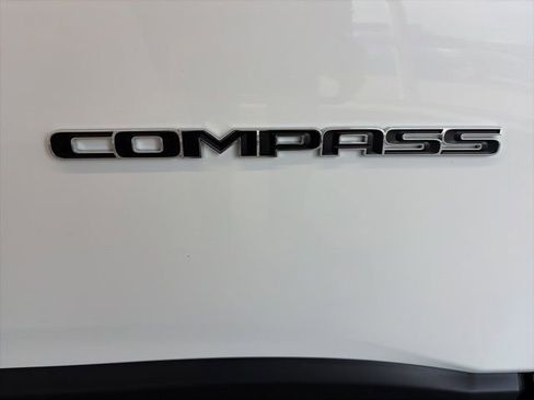 Used 2024 Jeep Compass Limited image 8