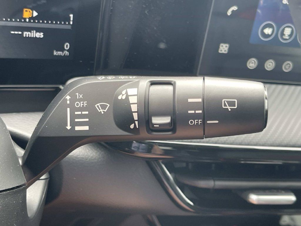 New 2027 Nissan Kicks SR w/ SR Premium Package AWD/4WD image 35