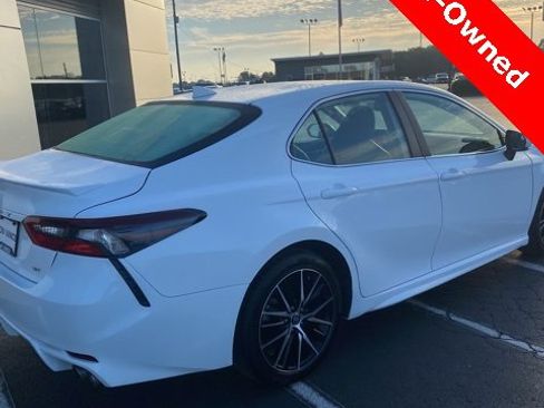 Used 2024 Toyota Camry SE image 13