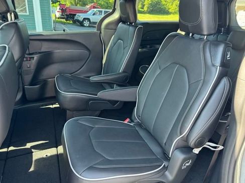 New 2026 Chrysler Pacifica Limited w/ S Appearance Package image 13