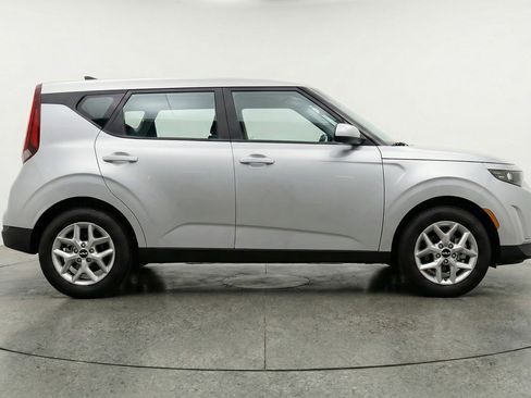 Used 2025 Kia Soul LX w/ LX Technology Package FWD image 8