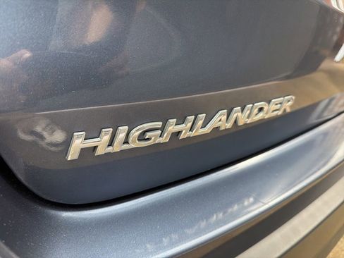 Used 2018 Toyota Highlander XLE AWD/4WD image 24
