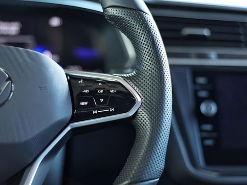 Used 2024 Volkswagen Tiguan SE R-Line image 30