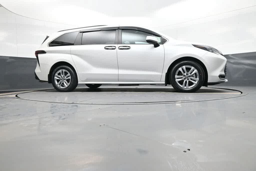 Used 2024 Toyota Sienna XLE w/ XLE Plus Package AWD/4WD image 31