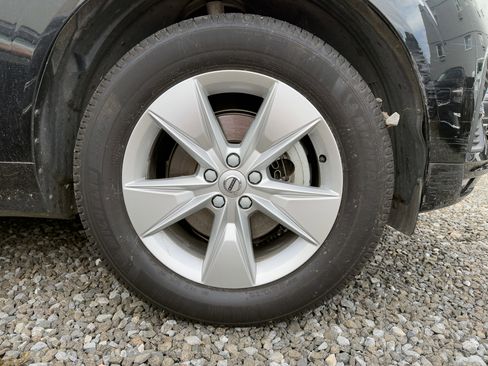 Certified 2022 Volvo XC60 B5 Momentum w/ Climate Package image 11