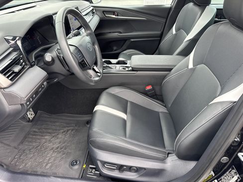 Used 2025 Toyota Camry SE FWD image 25