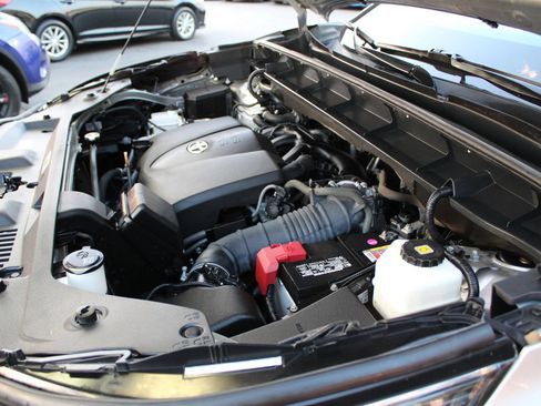 Used 2021 Toyota Highlander L FWD image 39