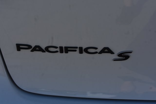 Used 2025 Chrysler Pacifica Limited FWD image 7