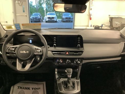 Used 2024 Kia Seltos LX AWD/4WD image 6